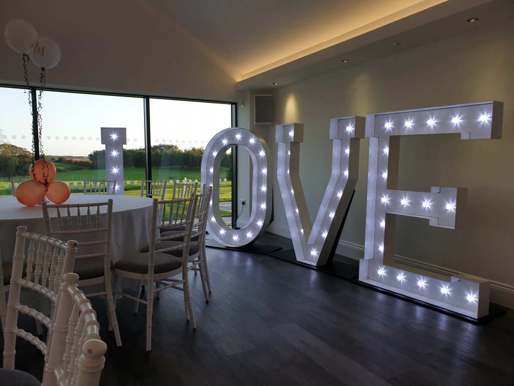 giant LOVE letters hire