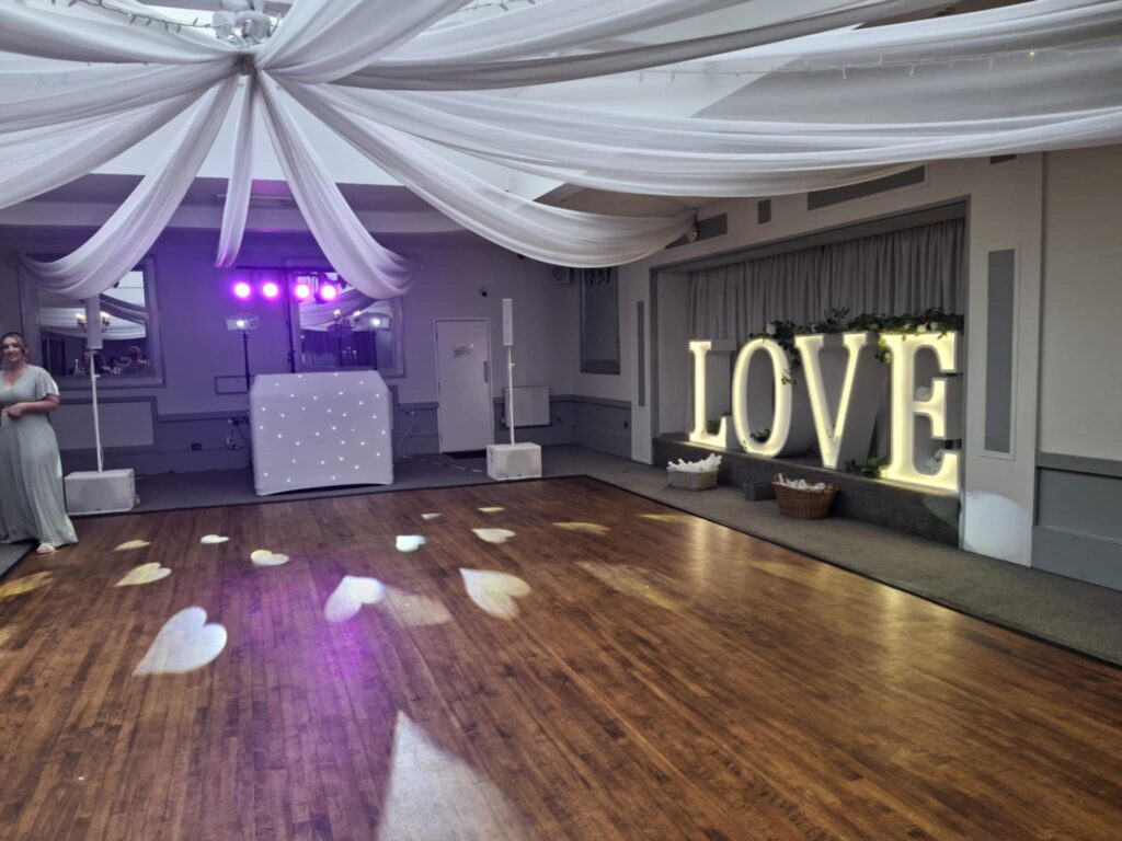 wedding DJ stirk house