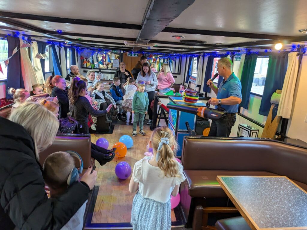 kids entertainer boatel