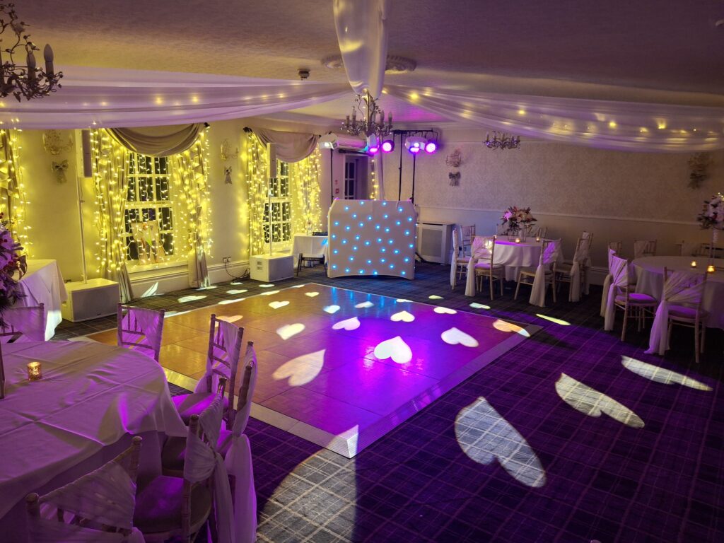 singleton lodge white wedding set up 2